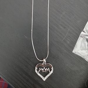 18" Silver "Mom" heart shaped necklace